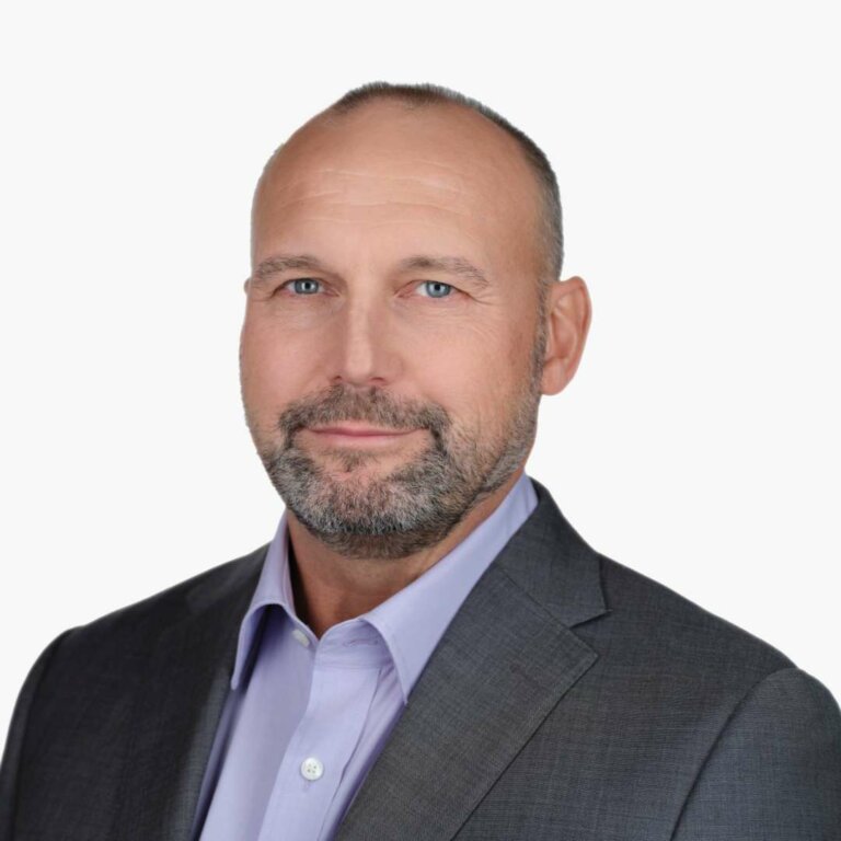Portrait headshot photo of Earl Collins